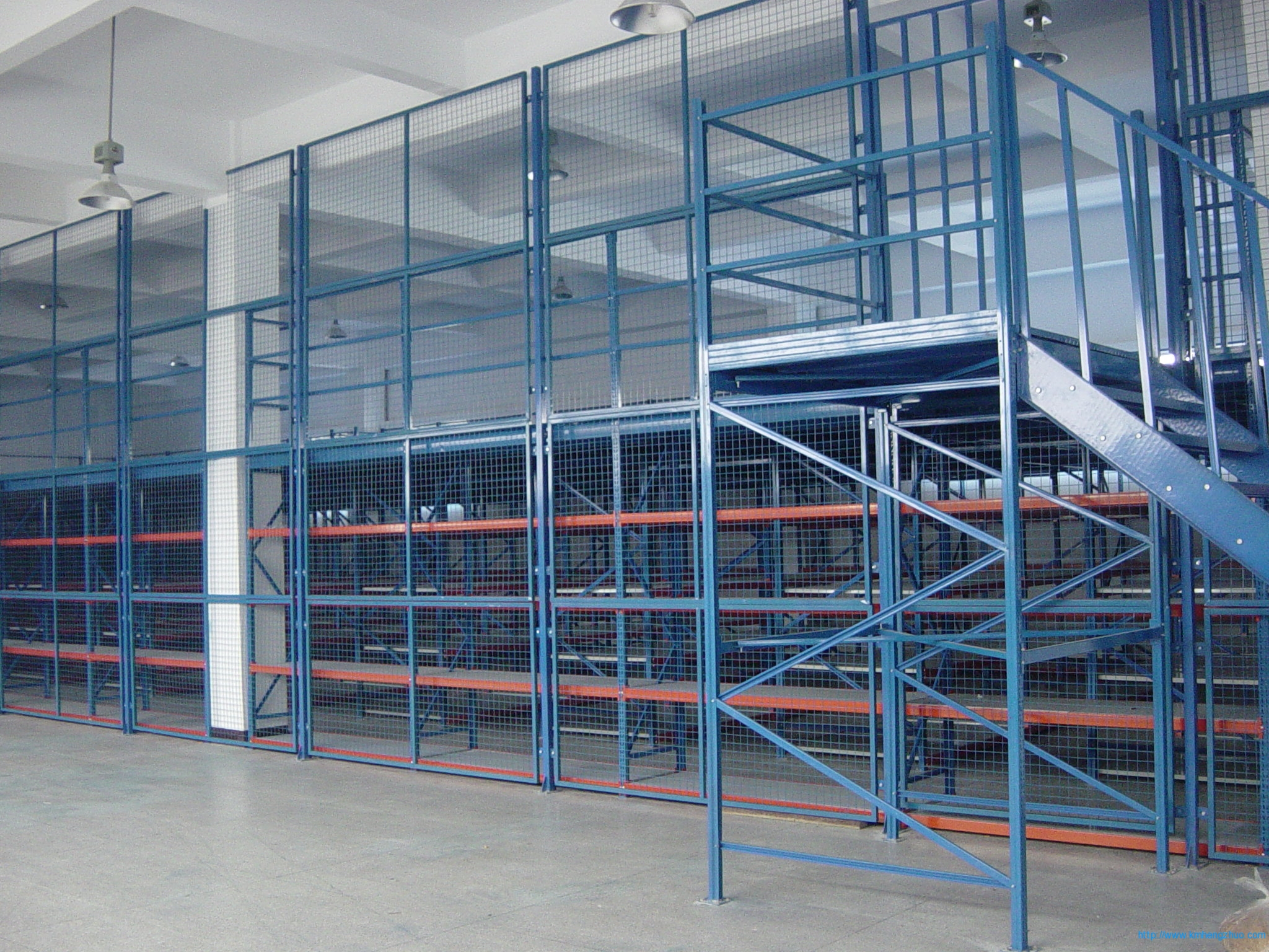 HZ-688型閣樓式貨架應用案例