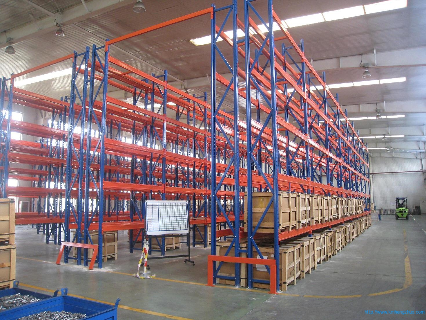 HZ-790型橫梁式貨架    重型高層倉庫貨架應用案例